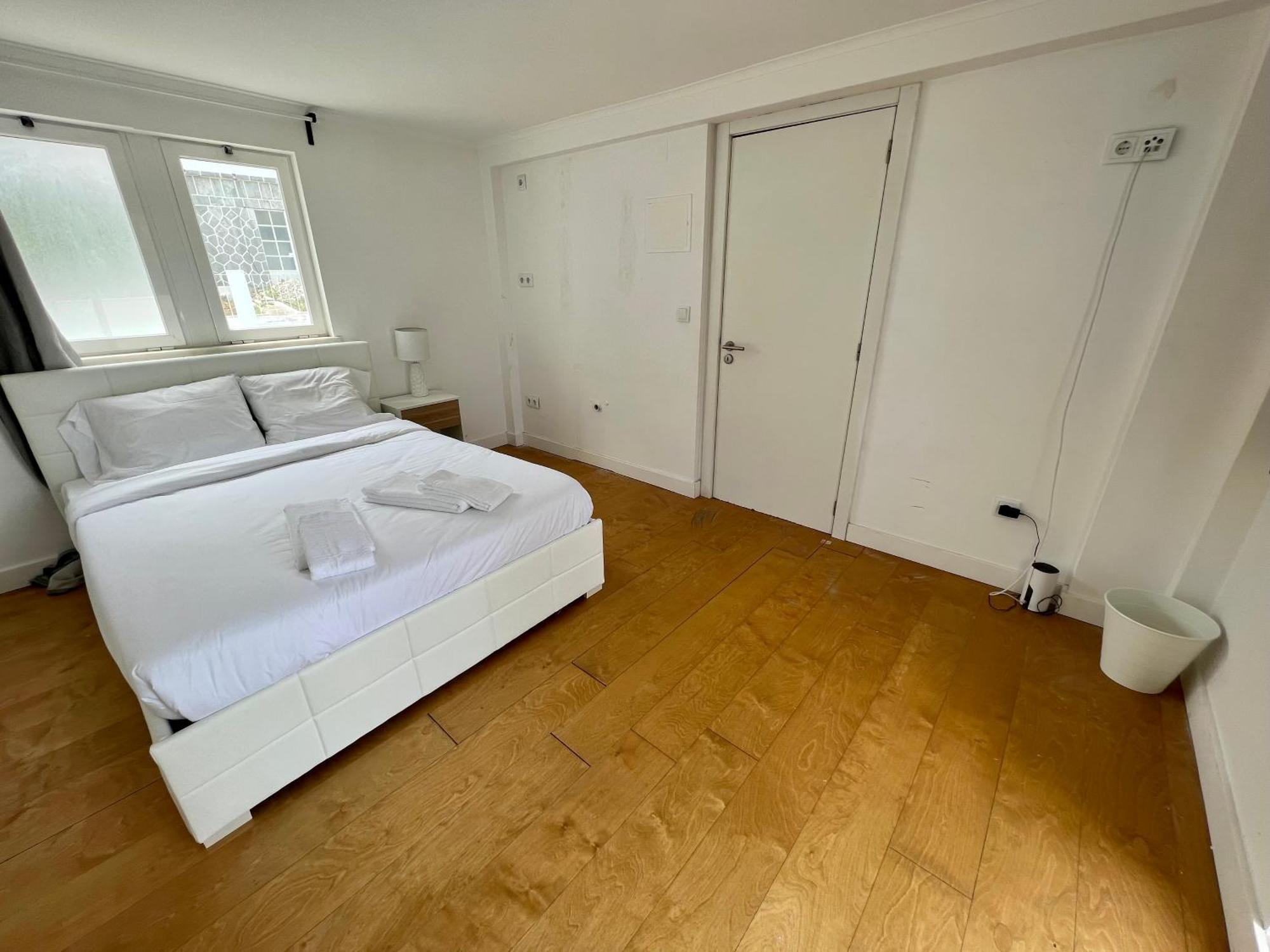 Oeiras Beach Private Room 9 - Double Bedroom With Shared Bathroom & Terrace Exteriér fotografie